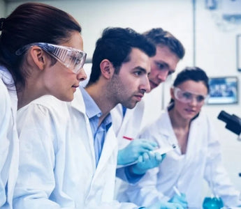 Tips on How To Choose and Wear a Lab Coat