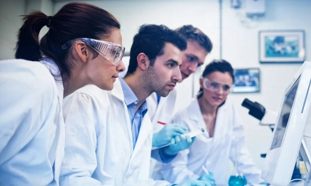Tips on How To Choose and Wear a Lab Coat